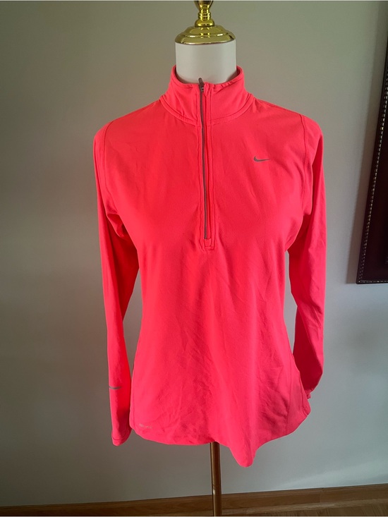 Nike Tops - Women’s medium Nike Swift Dri-FIT UV Running Top
